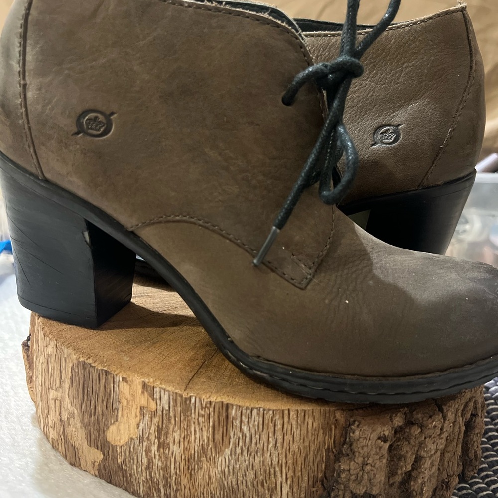 Born Women's Dark Brown Lace Up Boots